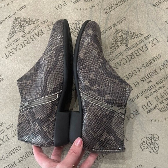 Aerosoles Women’s Sophia Boots Natural Snake Print Size 7 - Picture 8 of 8